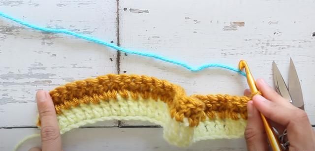  #融入#这样的钩针衫时尚又洋气，大胆融入自己喜欢的配色，彩虹衣教程