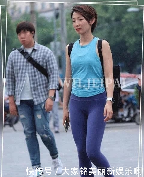 「漂亮」紧身打底裤漂亮美女的衣着精美好看, 兼顾雅致极简风格