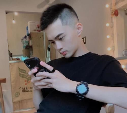 「气质」适合“学生党”的帅气发型,男生开学这样剪头发,尽显校草气质