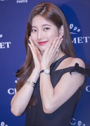 裴秀智与林志玲穿同款，差距太大，明星与模特的差别一看便知！