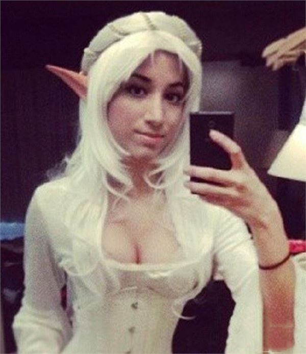 美国姑娘把束腰作为美丽的追求，普通女生的腰围是她的一倍！