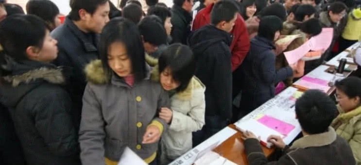 工龄39年正科级公务员，晒出每月真实工资，让大家意想不到！