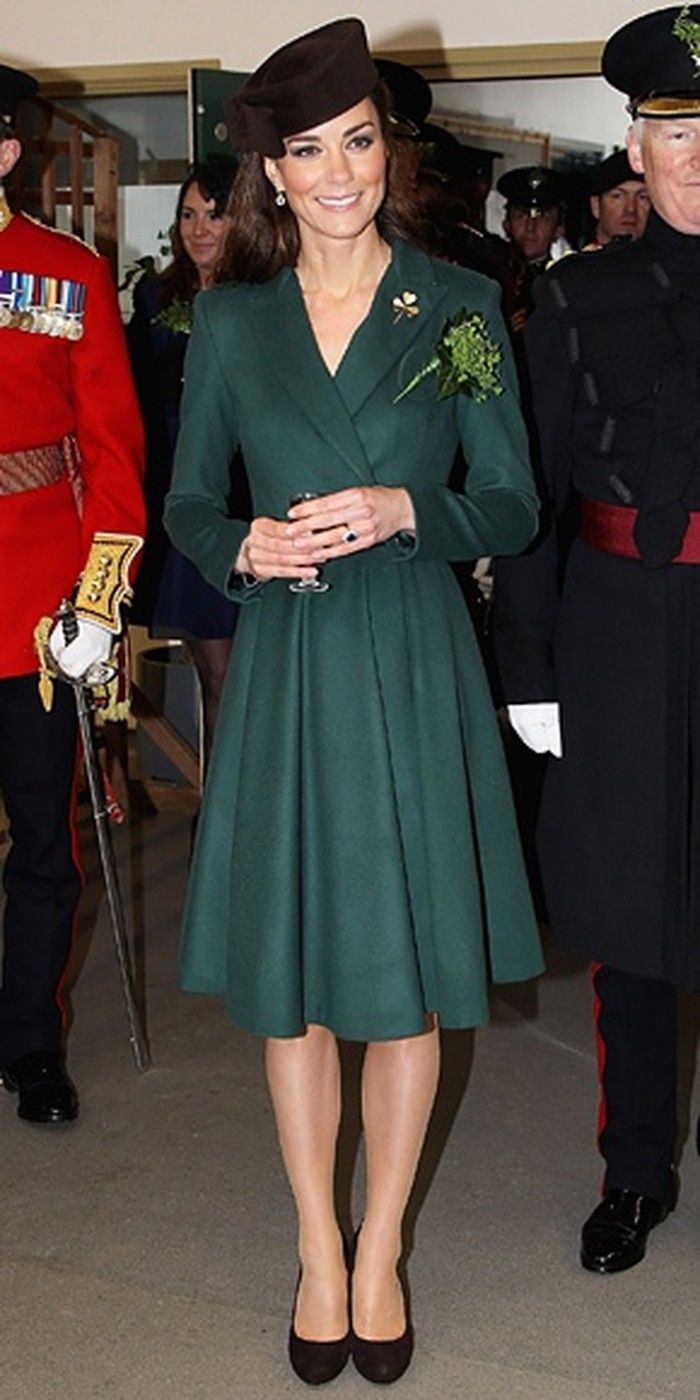 当凯特王妃脱下裙子穿上裤子，差别太大，网友:真大象腿!