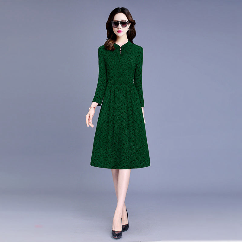 女人若到了中年,建议秋天买件这种高级秋裙,虽贵~但美得不得了