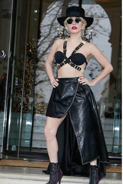 这些鞋子太奇葩！那些年，Lady Gaga穿的高跟鞋雷到过你吗？