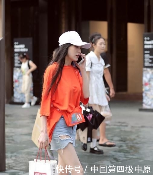 【气质】时尚街拍,图一小姐姐简单的黑白色搭配,很酷很时尚,太有气质了