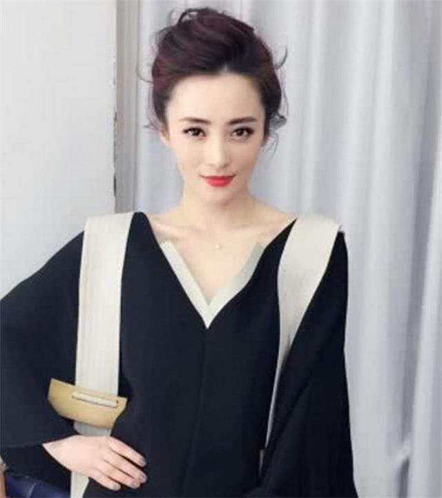 人到四十还如此水灵，真想问问蒋勤勤是不是吃了“防腐剂”!