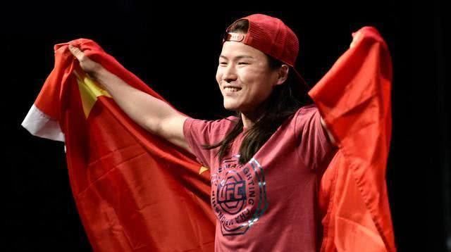  『武僧』这就是差距！张伟丽一次直播收入近7万元，而武僧一龙一次才挣2000元