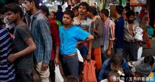 印度土豪首次来中国，刚坐上高铁就急了，还直言：我要下车？