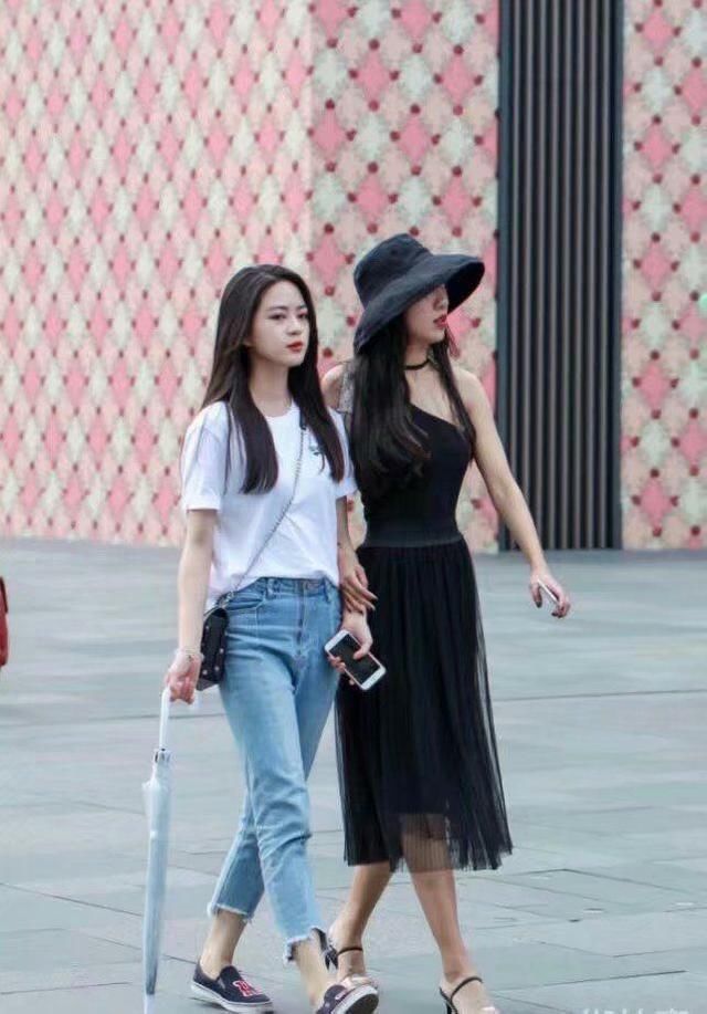 偶遇美女，高雅娇美肌肤嫩白，身材很是迷人!