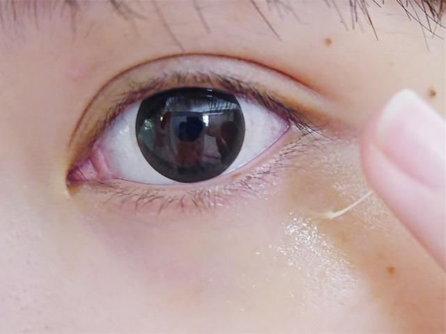 医科女教授偷偷泄密:药店常见药膏，睡前抹一点，眼袋皱纹全抚平