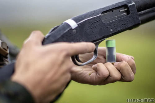  『斯伯格』美国海军陆战队霰弹枪射击训练 莫斯伯格500 抛壳口都会喷火