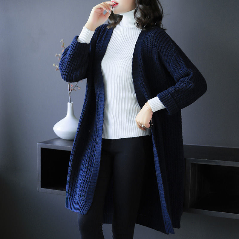 女人一旦过了40，可不要随意穿搭，瞧下图穿搭，背影都美爆