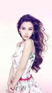 谣言baby杨颖一家人出去吃饭，查路人手机？