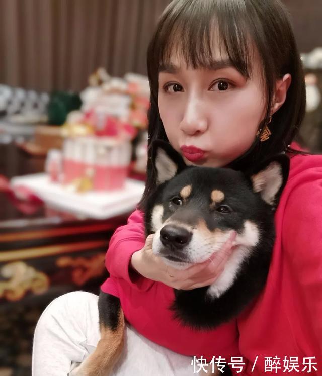 防护■雷佳音老婆翟煦飞罕见现身,接机“前夫哥”,做防护措施毫不留情