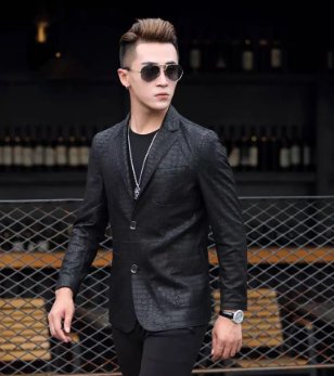 等我发工资了，一定要买这件“皮衣外套”，十件风衣都抵不上它