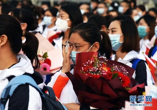  返回：576名山东援助黄冈医疗队员返回山东