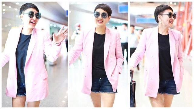 少女粉西装还玩起下衣失踪？56岁张凯丽这么穿至少年轻20岁