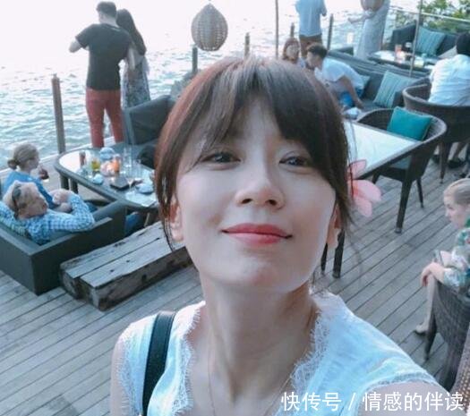 43岁贾静雯瘦到脸蛋凹陷，颧骨突出，网友：干瘦好丑