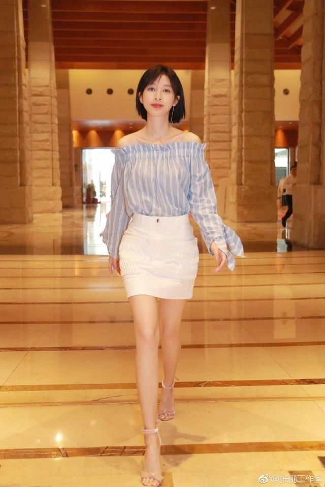 这种裙子，谁穿都有小肚子!张俪这么瘦的身材，居然也有赘肉!