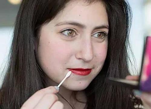 为什么有些女人化妆之后，却比素颜还“难看”？这3个原因，竟总