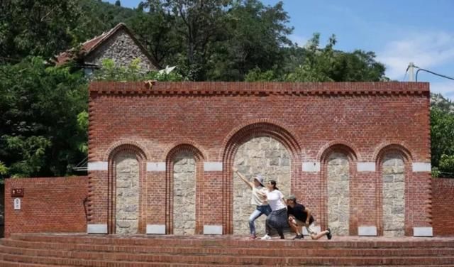 刷脸启动马桶、wifi全免费……中国诞生最美公厕