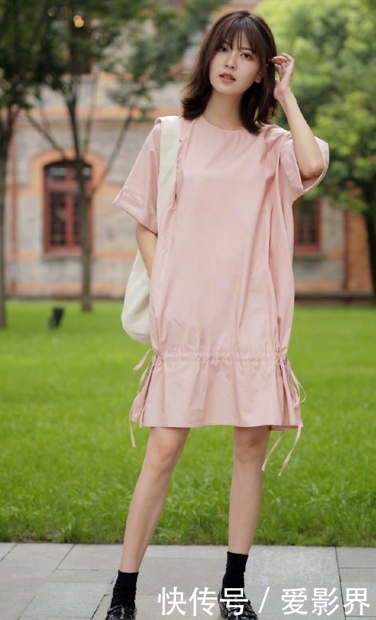 『换件』小姐姐是有多懒?直接穿着“睡裙”就出门,好歹也换件衣服吧!