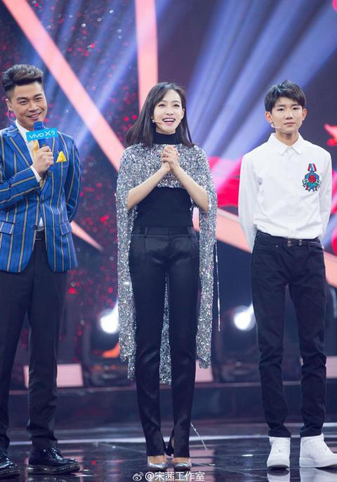 冉莹颖穿了十个小时的高跟鞋，脱下鞋后双脚触目惊心！