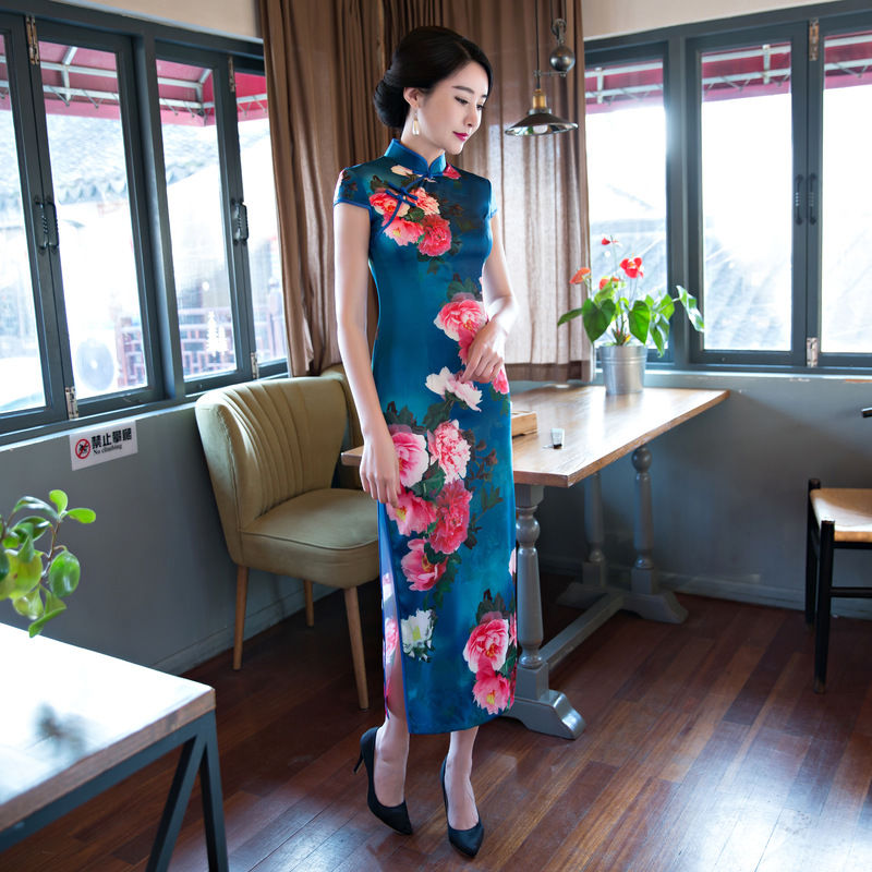 媳妇越来越会搭，旗袍配图下的欧美丁字裤，简直无缝连接