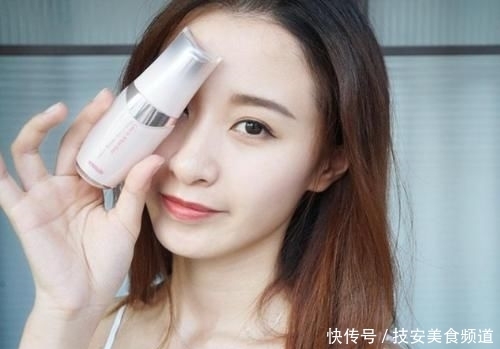  #女人#经常化妆和长期素颜的女人，十年后皮肤有什么差别？差距一目了然