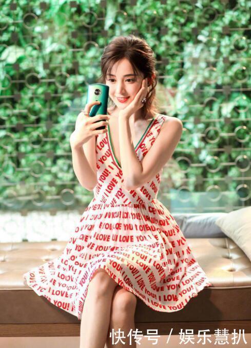 娜扎和张翰分手后更惊艳了, 穿深V红裙完美诠释好身材!