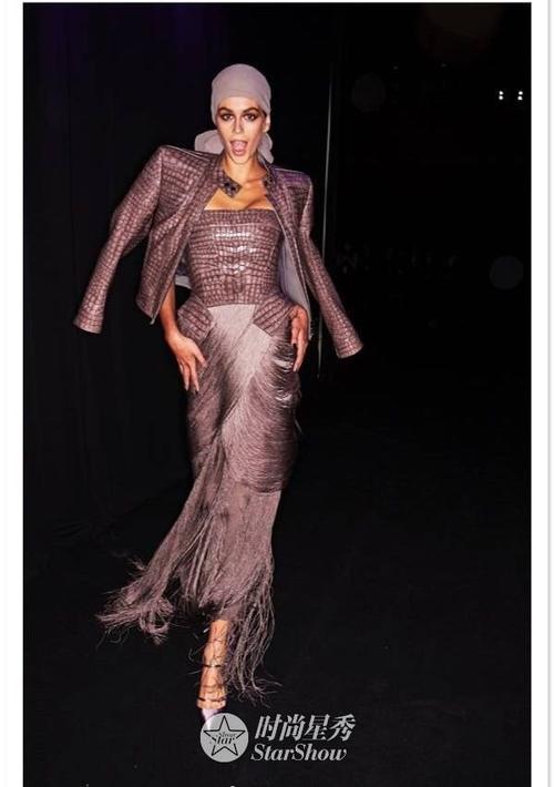 景甜、孟美岐、何穗看秀都能气场全开