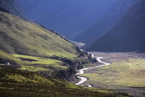 北边百花南青石，祁连苍茫画秋颜--祁连山穿越
