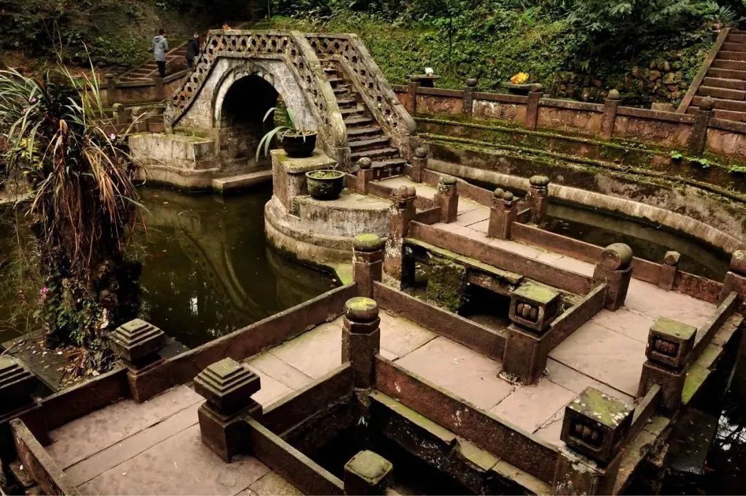 四川这座小城，叫板稻城亚丁，不输江南，藏着亚洲第一云海，高铁