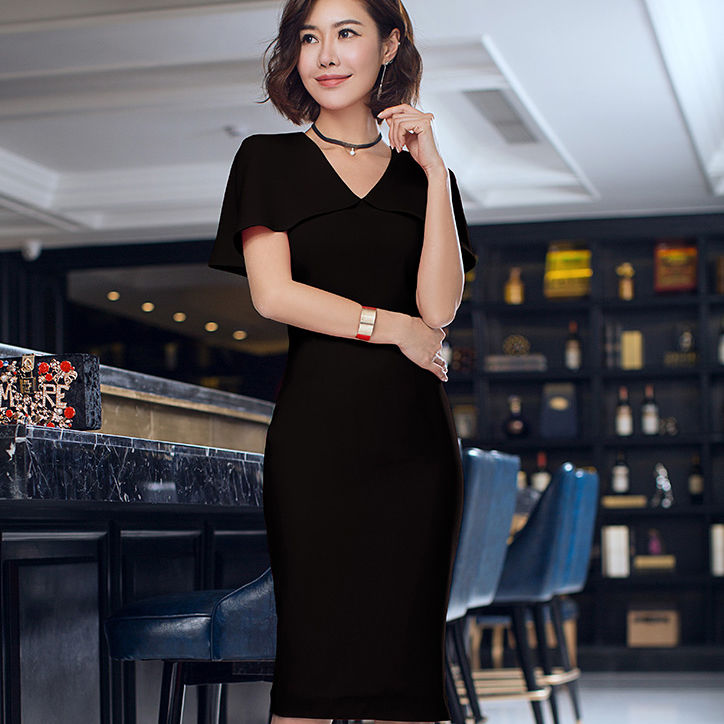 传统连衣裙落伍了!超火的“美嫩”裙配高跟鞋，适合70后女人