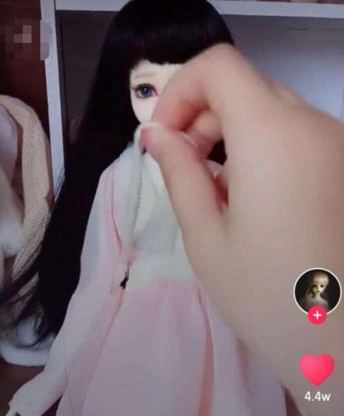 抖音这个娃娃火了, 可以从头“脱”到脚, 价格不菲一个就卖好几千