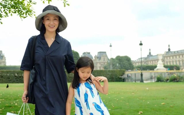 赵子琪带baby出去玩，各个颜值都很高，不愧是星星后代！