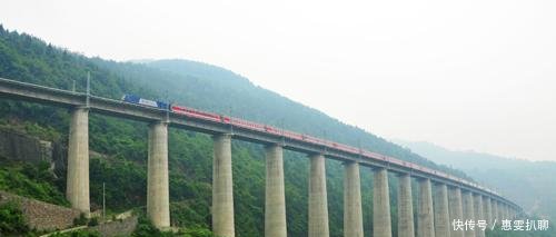 世界最难建的三条路全部在中国, 全程建桥挖隧道, 一路壮观美景
