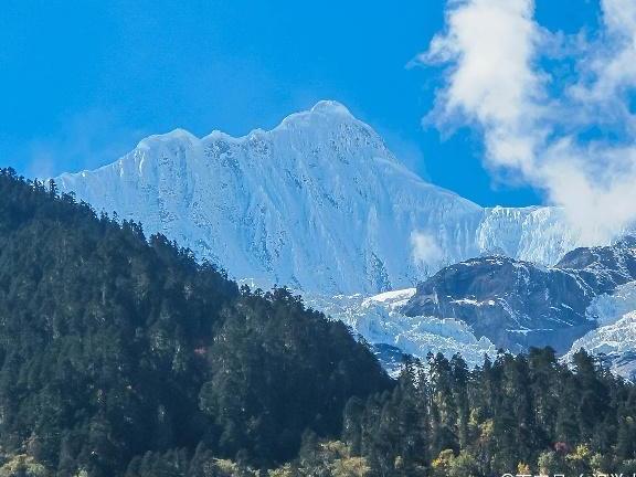 旅行首选之地，梅里雪山，如我一般，试图解读这座神山的奥妙