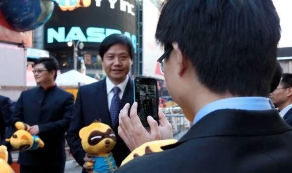 雷军上市敲钟穿得像新郎,画风喜庆我不敢看,史上最全敲钟攻略