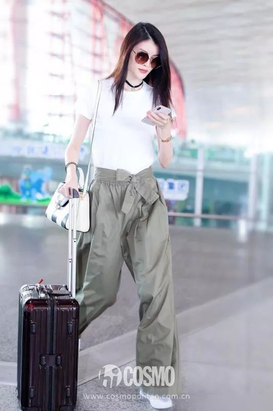 千万别学刘雯穿排扣连衣裙!