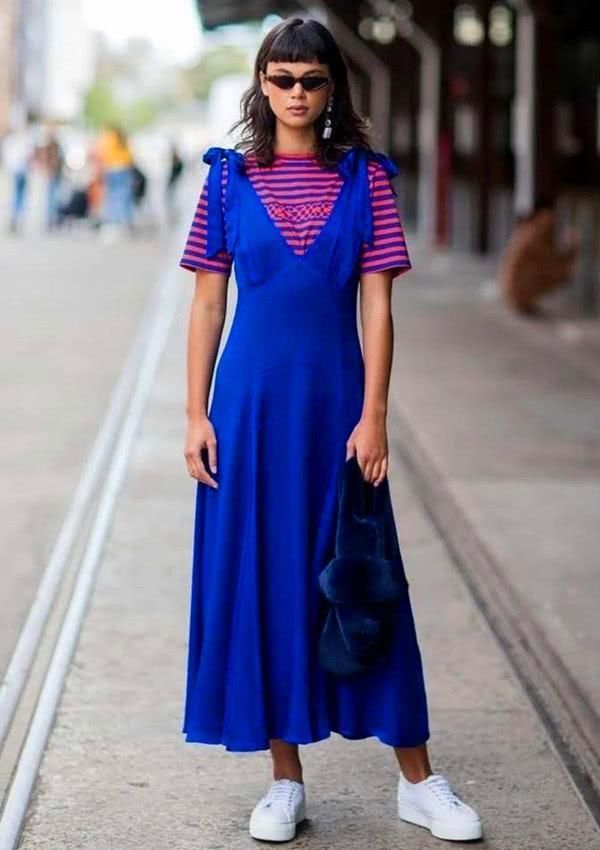 把夏日浪漫穿在身上，清新的蓝色系单品，为你注入青春活力!