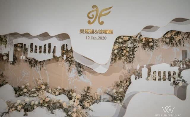  「这场」把摩天轮和热气球带到现场，这场时尚的香槟色婚礼，美的像童话