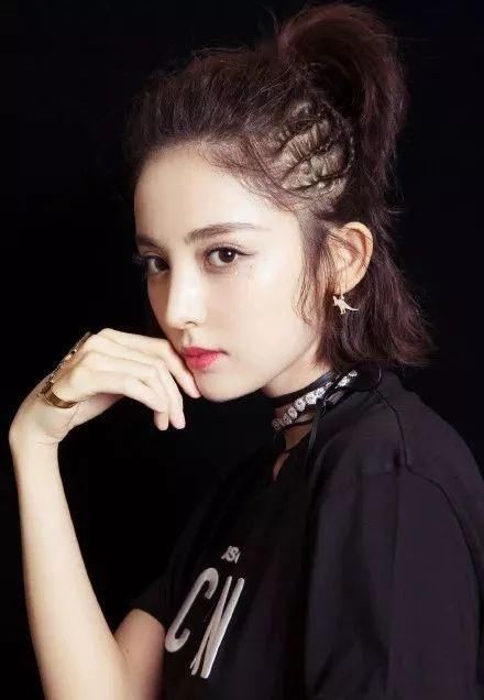 种草｜高圆圆剪完妹妹头嫩回18岁，为啥只有短发能秒换气质？