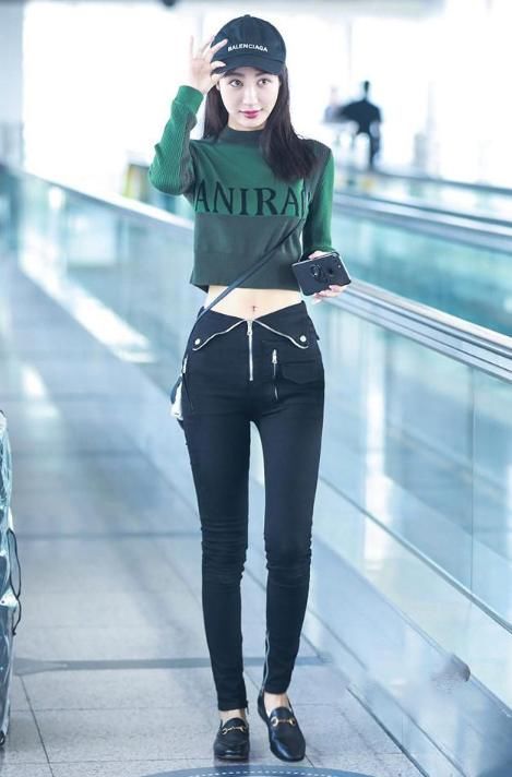 【穿搭】女生约会时尽量避开这3种卫衣,老土不说,还显得很廉价
