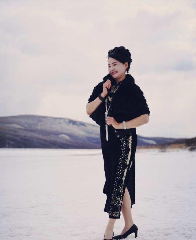  #服饰#中国传统服饰旗袍在雪地里绽放