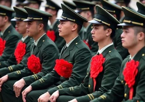 给退伍军人颁发的“光荣牌”到底有多贵看看材质就知道了