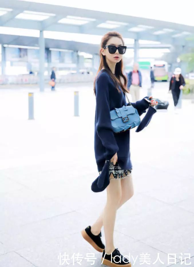 以为戚薇只是穿运动装很帅，没想到穿连衣裙这么婀娜，前凸后翘