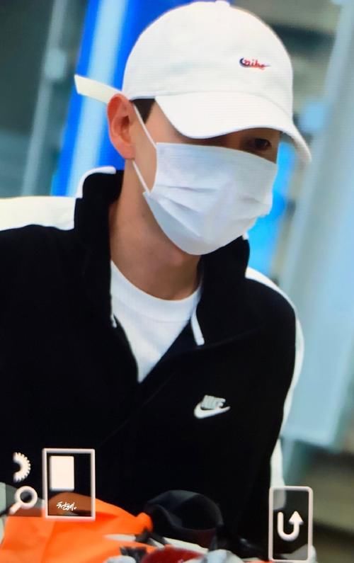 短暂的家族旅行结束!银赫仁川入境满载而归