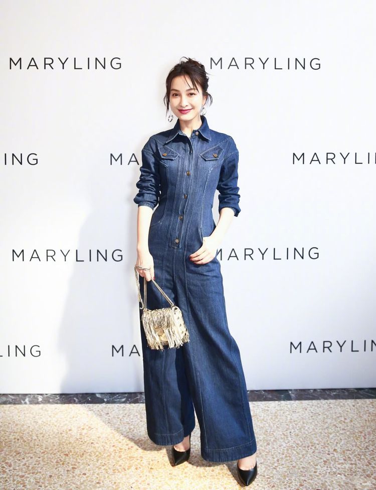 吴昕这是逆生长的节奏，换了个发型堪比换脸，网友：美回18岁